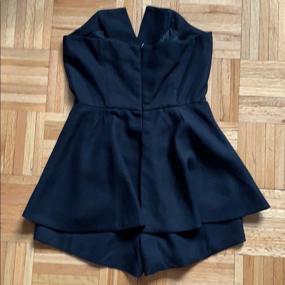 Exquisite Nordstrom romper with a v cut top! Sz xs - Picture 4 of 4